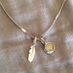 Chloe + Isabel cappuccino and feather necklace